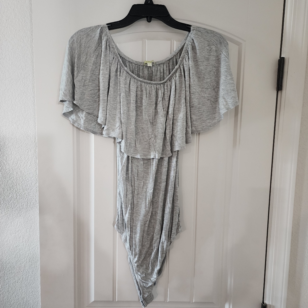 Strapless, gray bodysuit